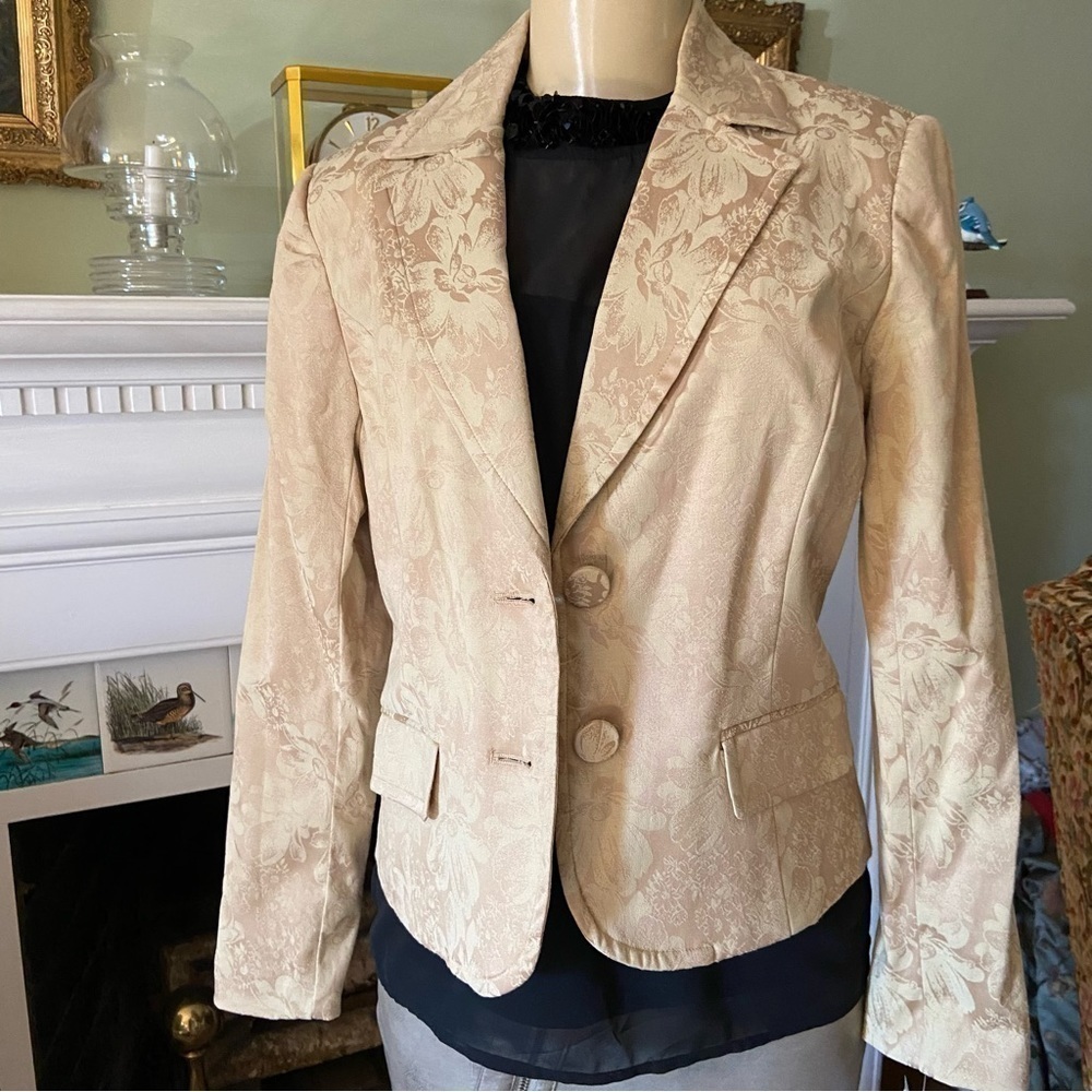 𝅺nwt APT9 brocade business jacket in gold and churned honey. Dress Like A Boss.